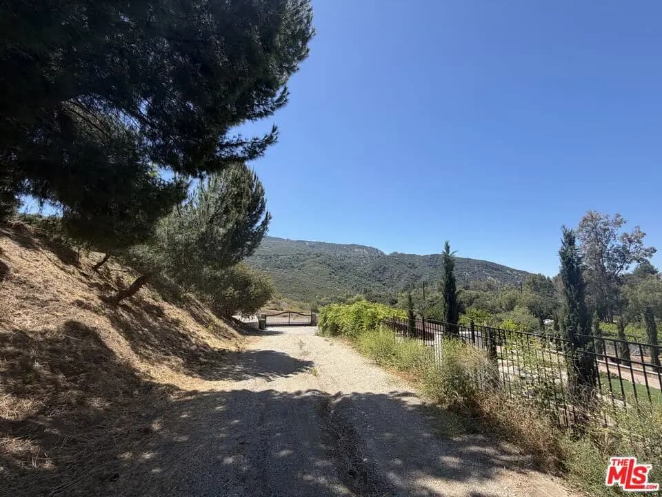 2116 Stunt Road, Calabasas, CA — listing photo 1