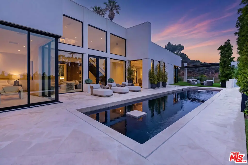 9405 Sierra Mar Place, Los Angeles, CA — listing photo 1