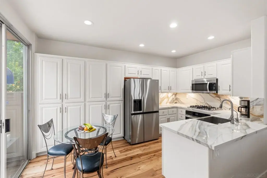 5572 Renaissance Ave. 3, San Diego, CA — listing photo 1