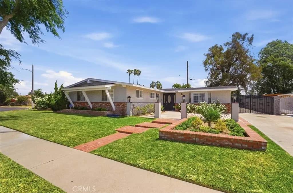 2040 N Kalsman, Compton, CA — listing photo 1