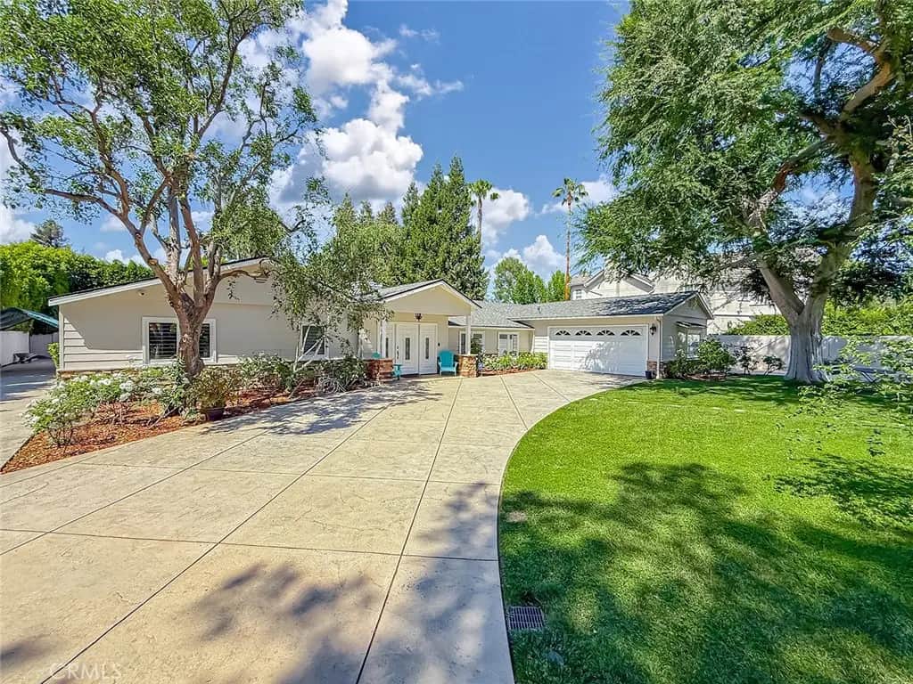 23433 Hatteras, Woodland Hills, CA — listing photo 1