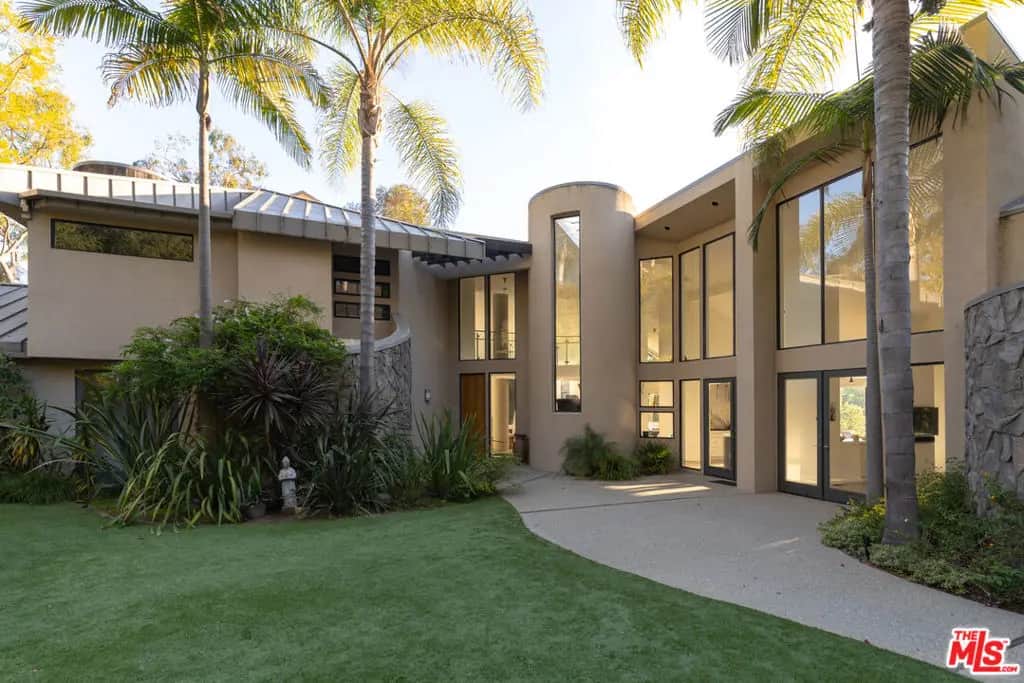 1060 Oakmont Street, Los Angeles, CA — listing photo 1