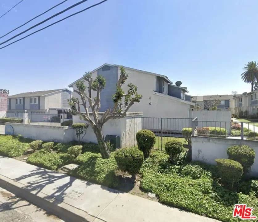 810 W Compton Boulevard 16, Compton, CA — listing photo 1