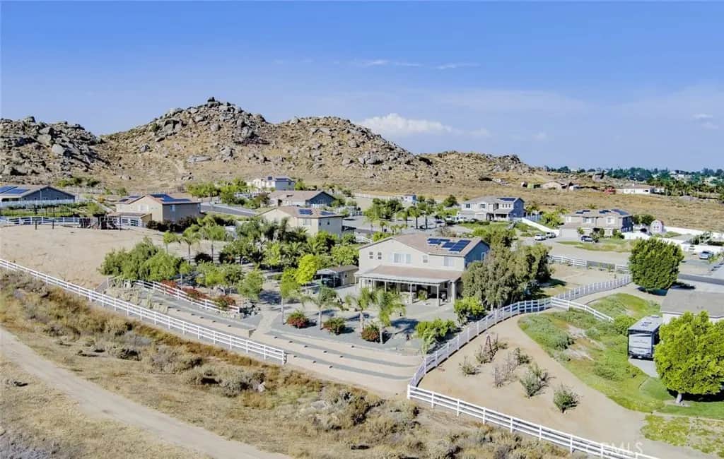 17465 Fairbreeze, Riverside, CA — listing photo 1