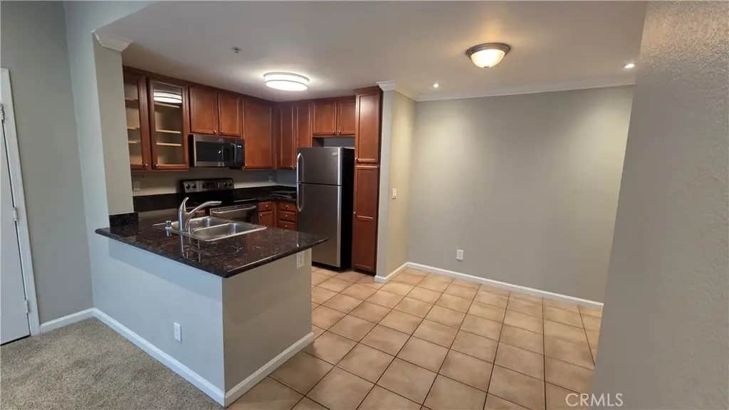1015 La Terraza 304, Corona, CA — listing photo 1