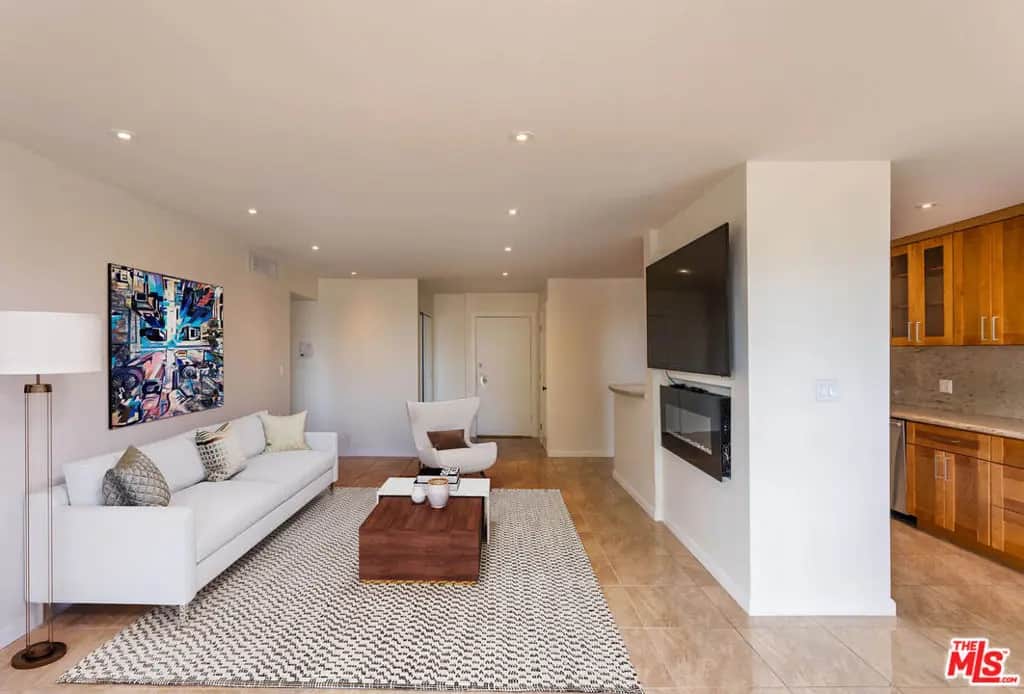 403 N Oakhurst Drive 303, Beverly Hills, CA — listing photo 1