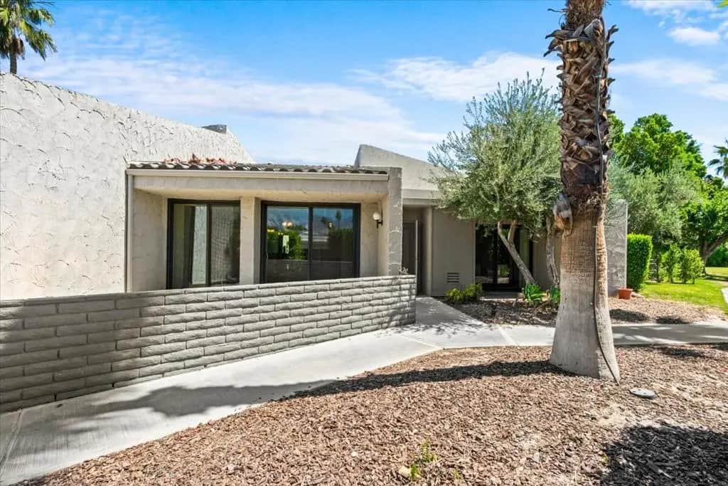 2620 N Whitewater Club D, Palm Springs, CA — listing photo 1