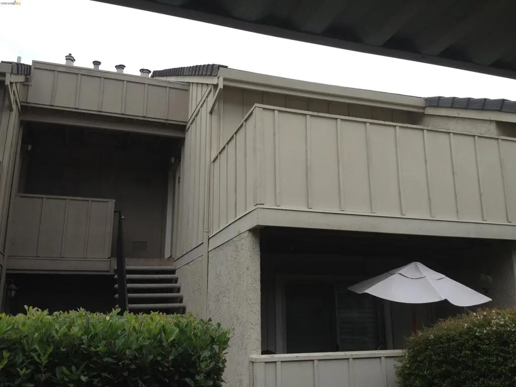 2209 Lakeview Cir, Pittsburg, CA — listing photo 1