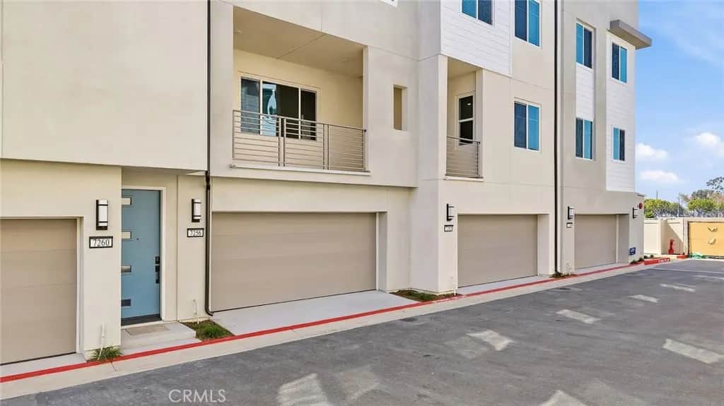 7256 Pointbreak Drive, Huntington Beach, CA — listing photo 1