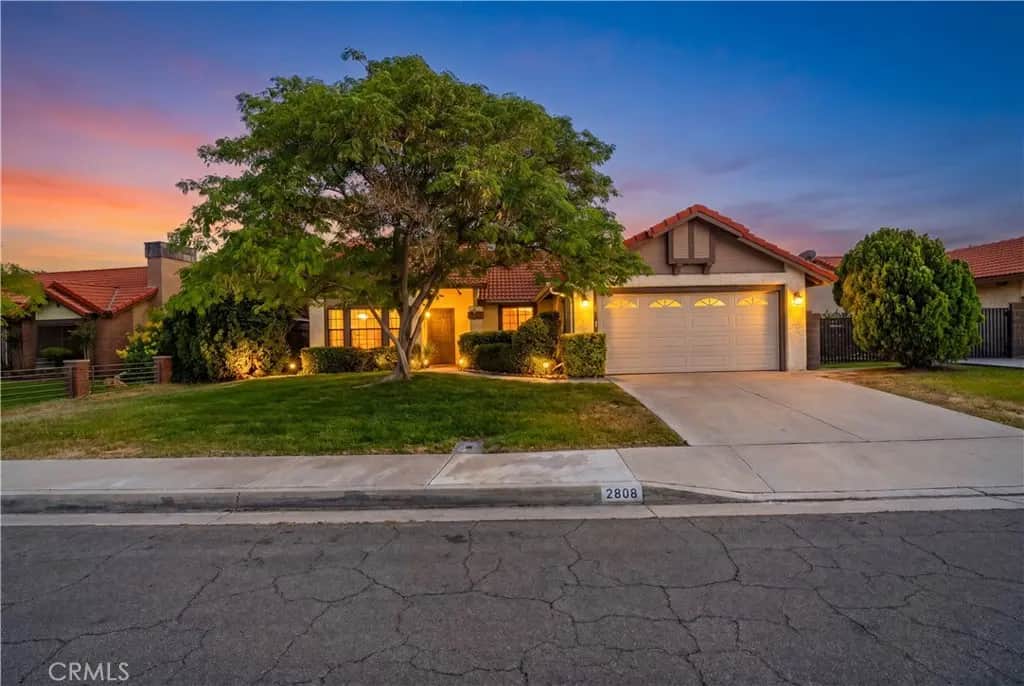 2808 College Park, Lancaster, CA — listing photo 1
