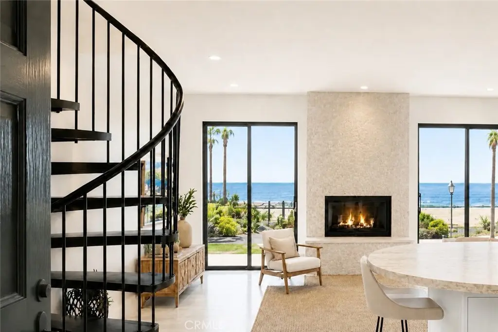 1101 S Pacific C, Oceanside, CA — listing photo 1