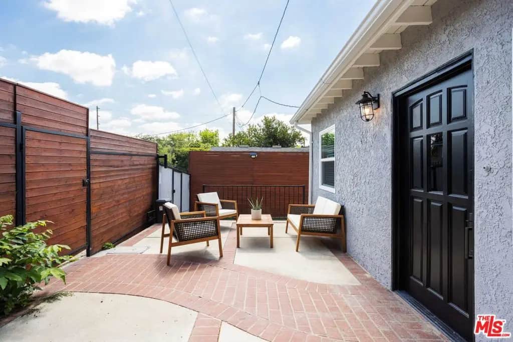 2210 Clinton Street, Los Angeles, CA — listing photo 1