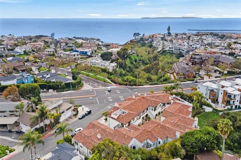 401 Seaward Road 6, Corona Del Mar, CA — listing photo 1