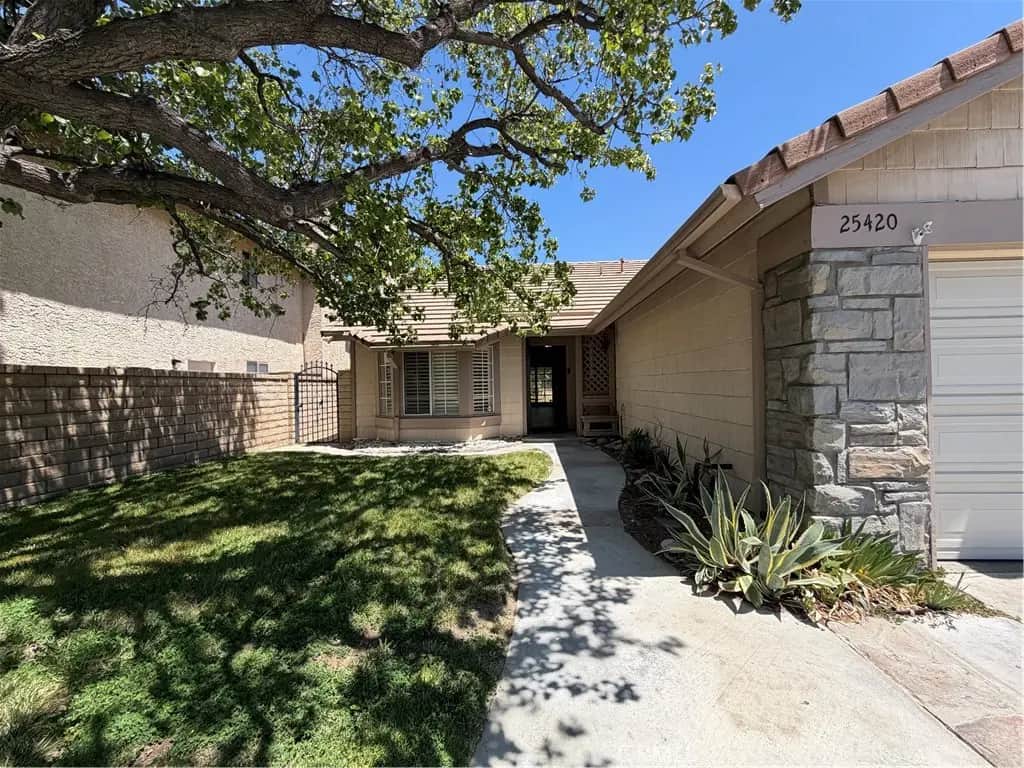 25420 Sheffield Ln, Saugus, CA — listing photo 1