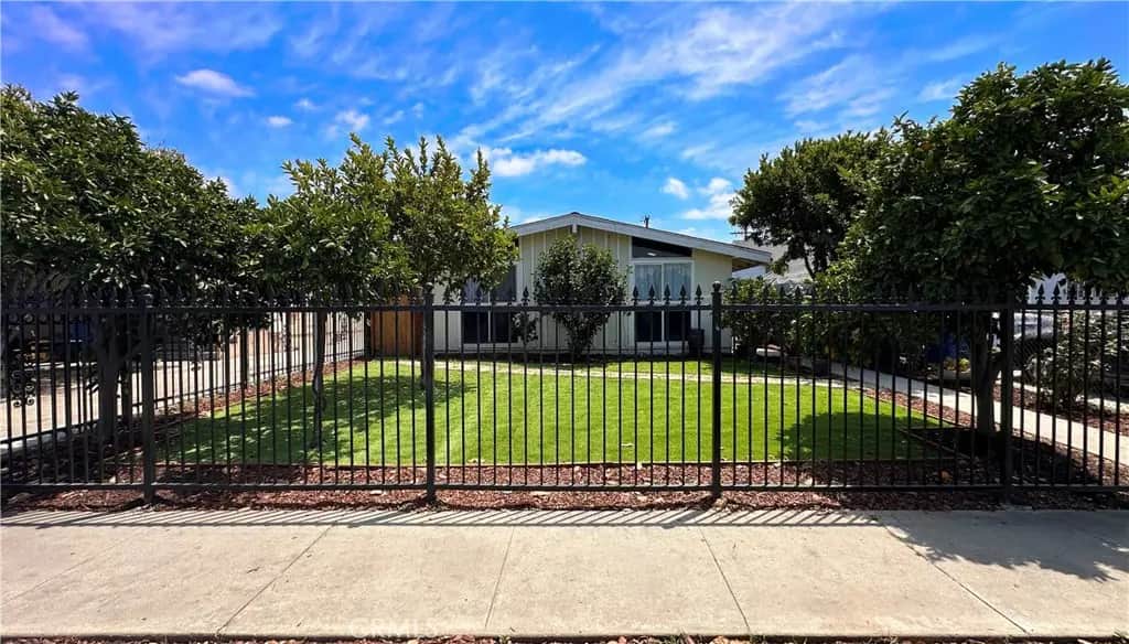 320 E 81st, Los Angeles, CA — listing photo 1