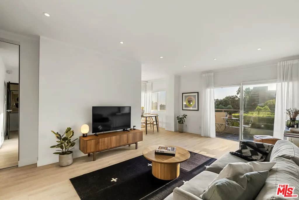 1131 Alta Loma Road 415, West Hollywood, CA — listing photo 1