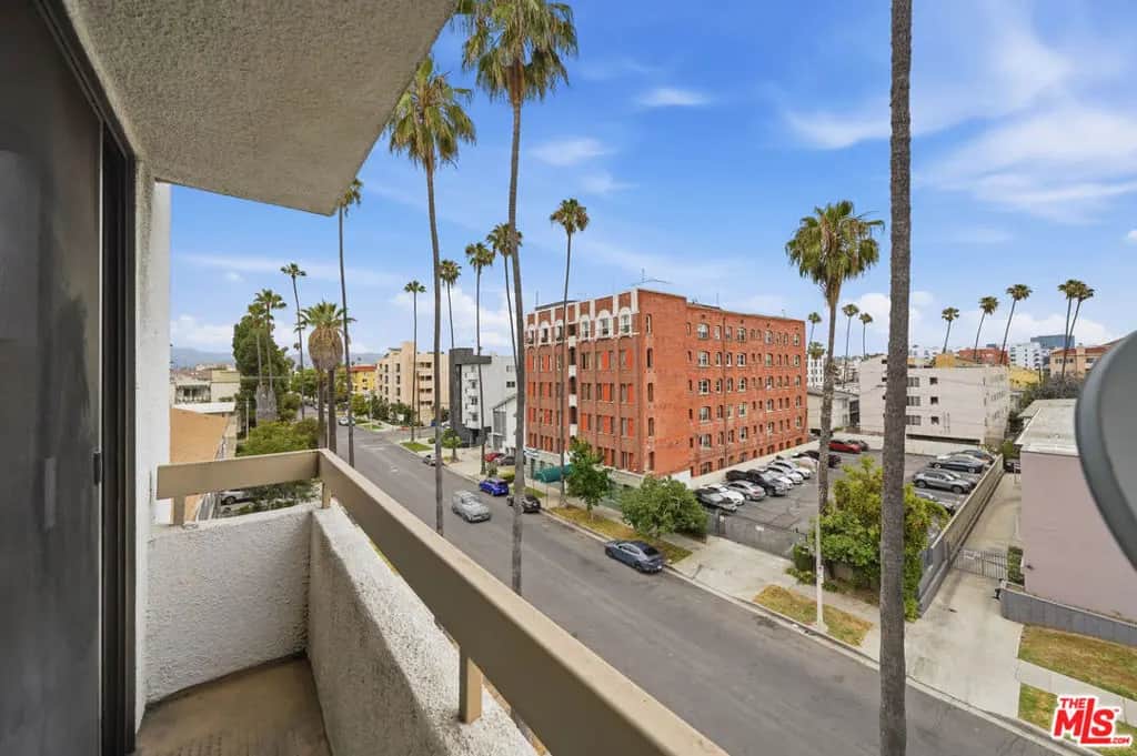 533 S St Andrews Place 313, Los Angeles, CA — listing photo 1