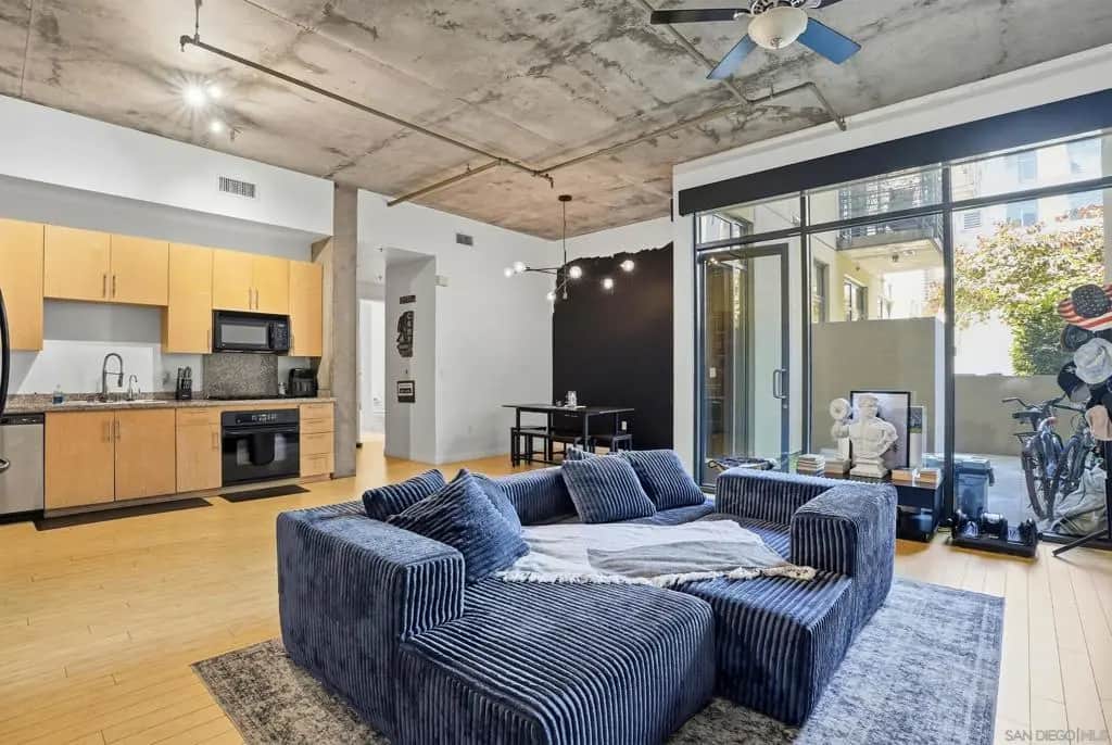 1050 Island 210, San Diego, CA — listing photo 1