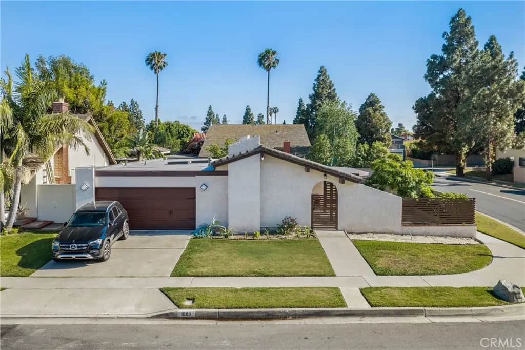 1099 Salinas, Costa Mesa, CA — listing photo 1