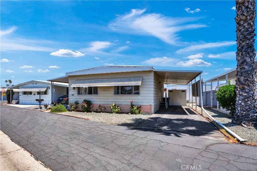 332 N Lyon Avenue 68, Hemet, CA — listing photo 1