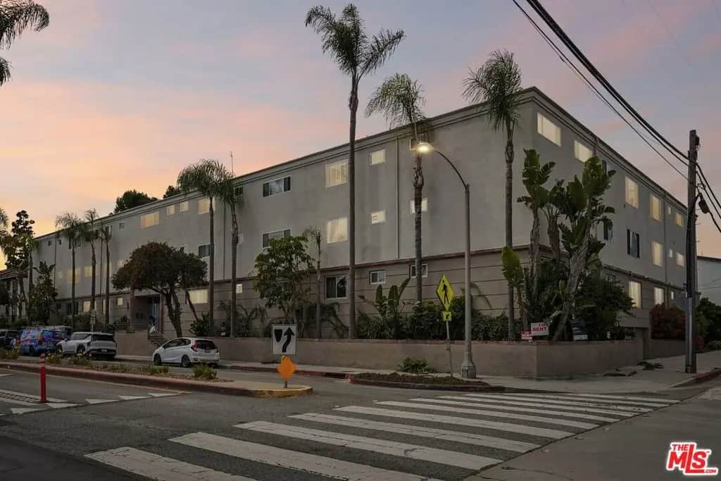 2002 4th Street 208, Santa Monica, CA — listing photo 1