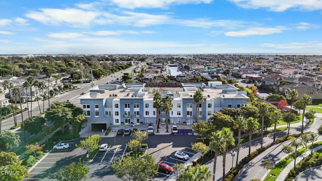 1901 Victoria Avenue 204, Oxnard, CA — listing photo 1