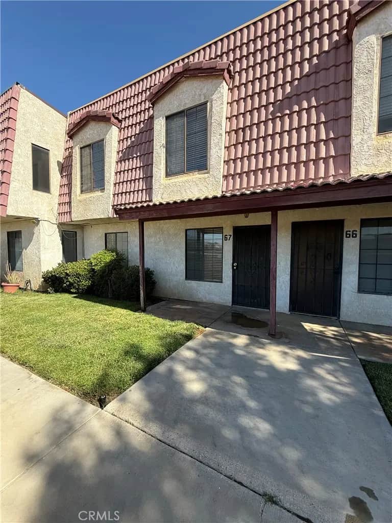 2260 E ave Q4, Palmdale, CA — listing photo 1