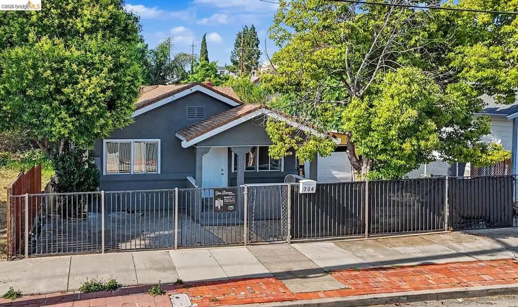 704 W 9Th St, Antioch, CA — listing photo 1