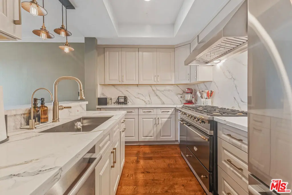 12115 San Vicente Boulevard 303, Los Angeles, CA — listing photo 1