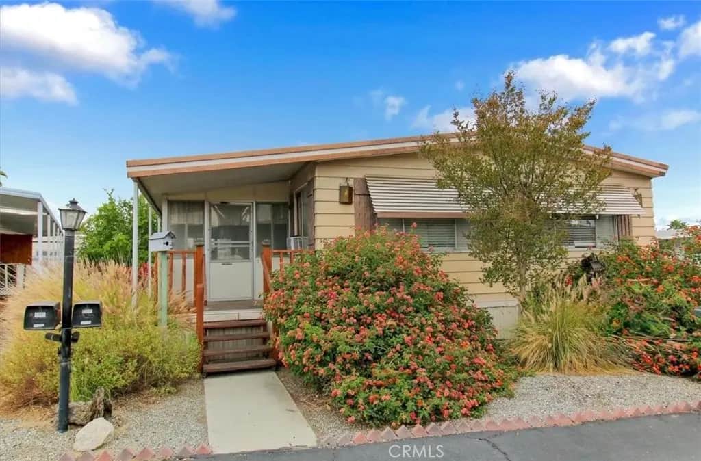 332 N Lyon 76, Hemet, CA — listing photo 1