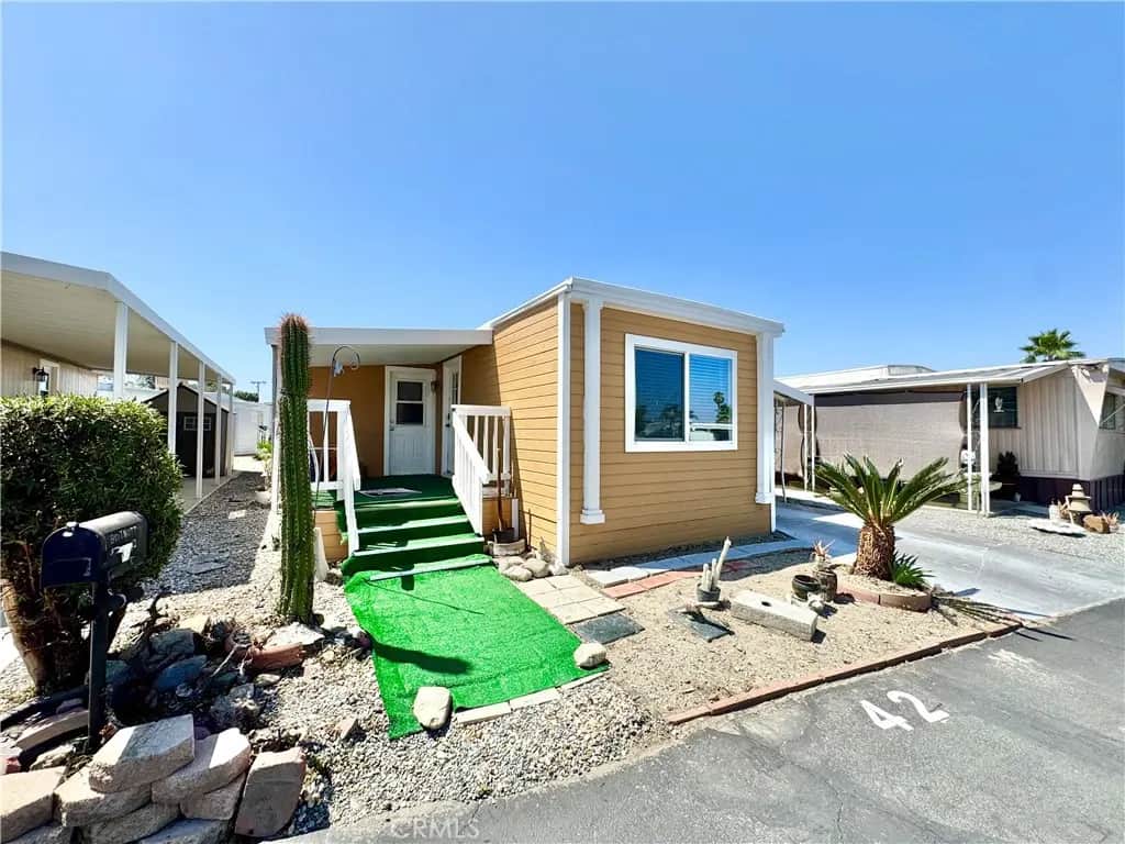 999 Santa Fe Ave 42, San Jacinto, CA — listing photo 1