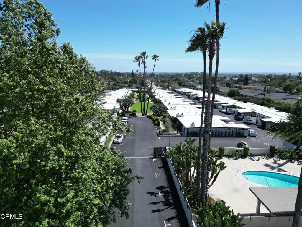 61 C Redwood Avenue, Ventura, CA — listing photo 1