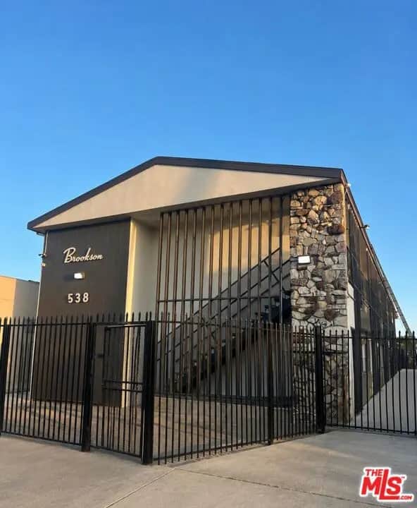 538 W 82nd Street, Los Angeles, CA — listing photo 1