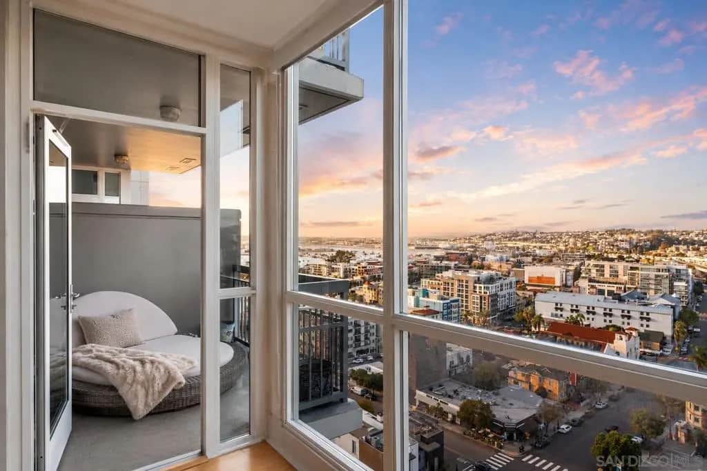 300 W Beech St 1705, San Diego, CA — listing photo 1