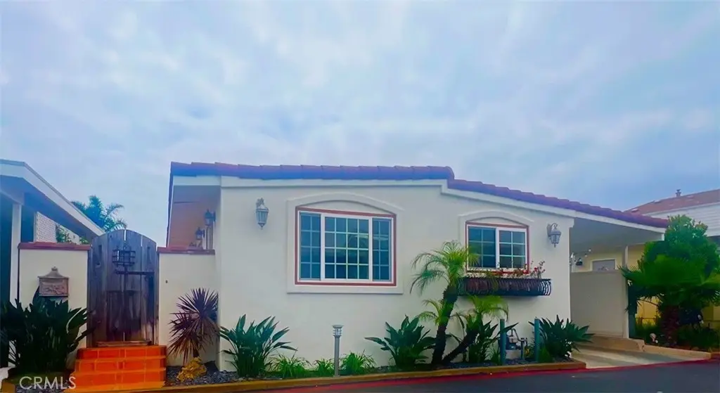 121 Yorktown, Newport Beach, CA — listing photo 1