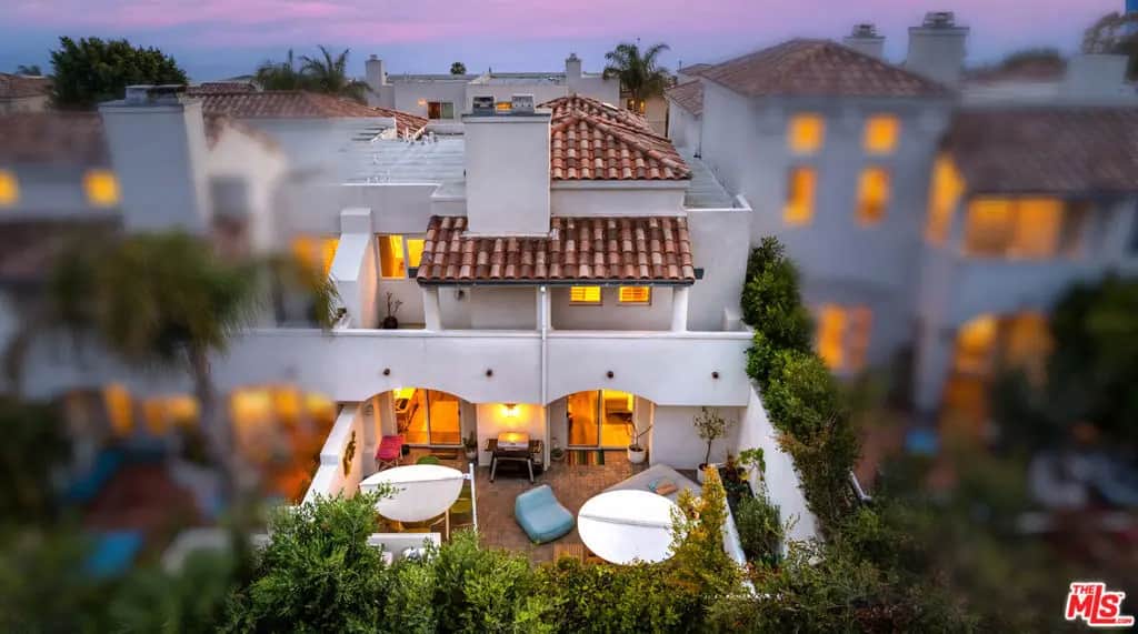 6435 Zumirez Drive 9, Malibu, CA — listing photo 1