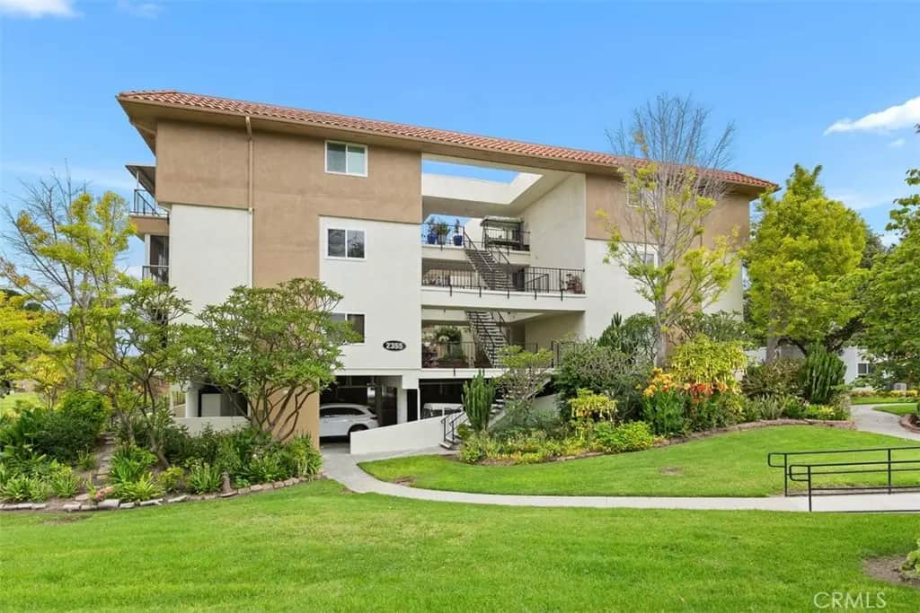 2355 Via Mariposa 3H, Laguna Woods, CA — listing photo 1