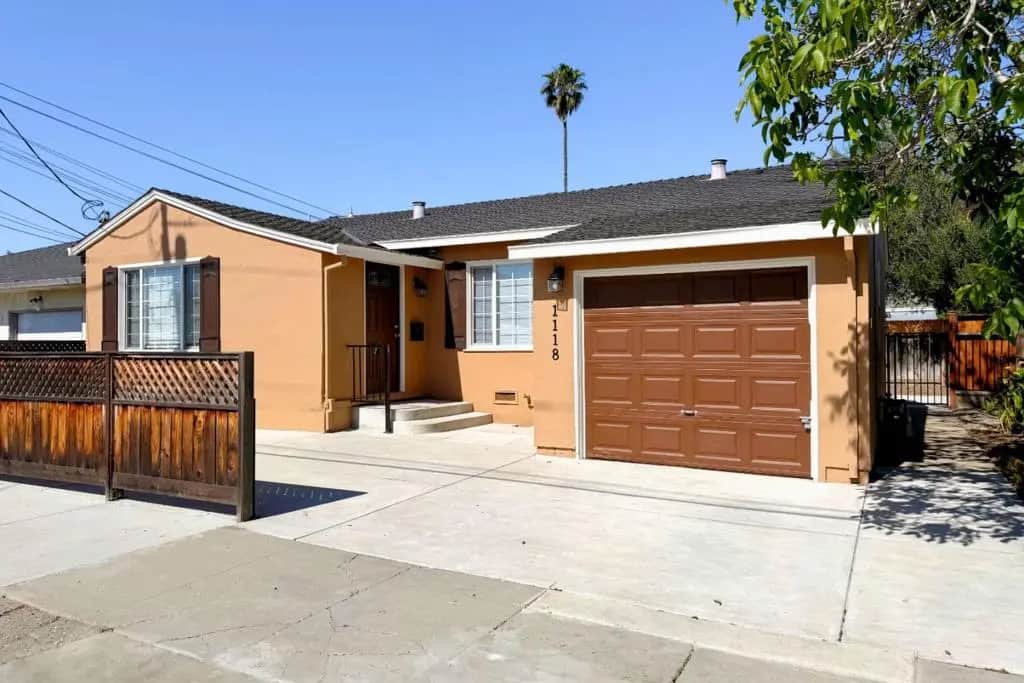1118 Victoria Avenue, Hollister, CA — listing photo 1