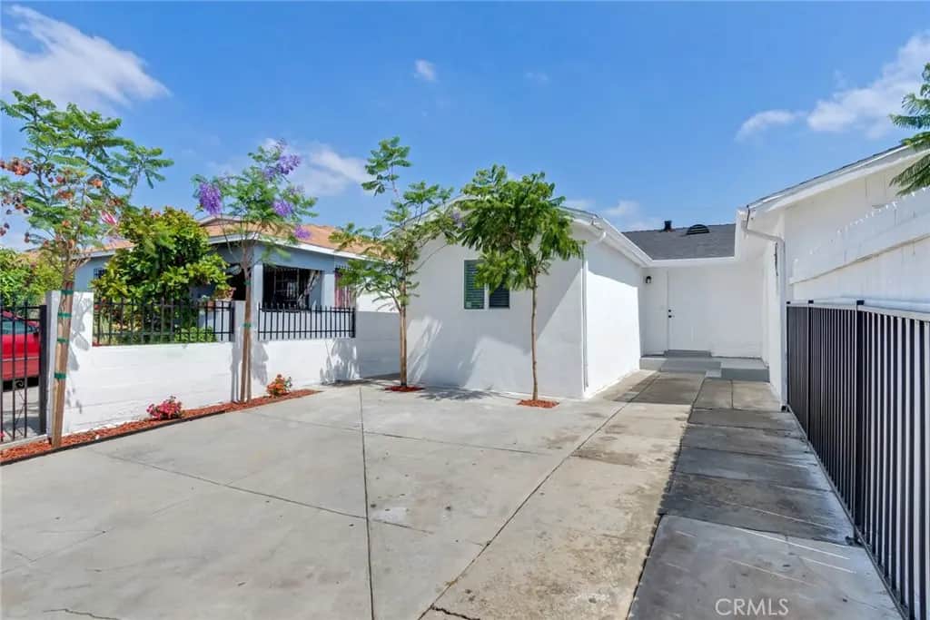 1143 E 106th Street, Los Angeles, CA — listing photo 1