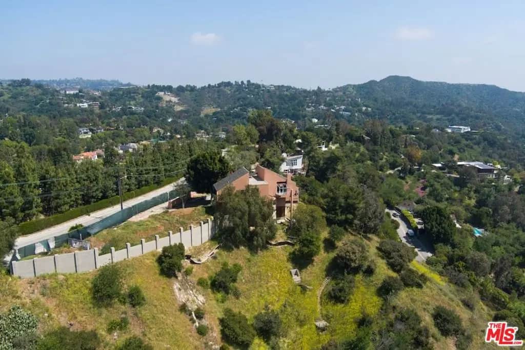 3025 Benedict Canyon Drive, Beverly Hills, CA — listing photo 1