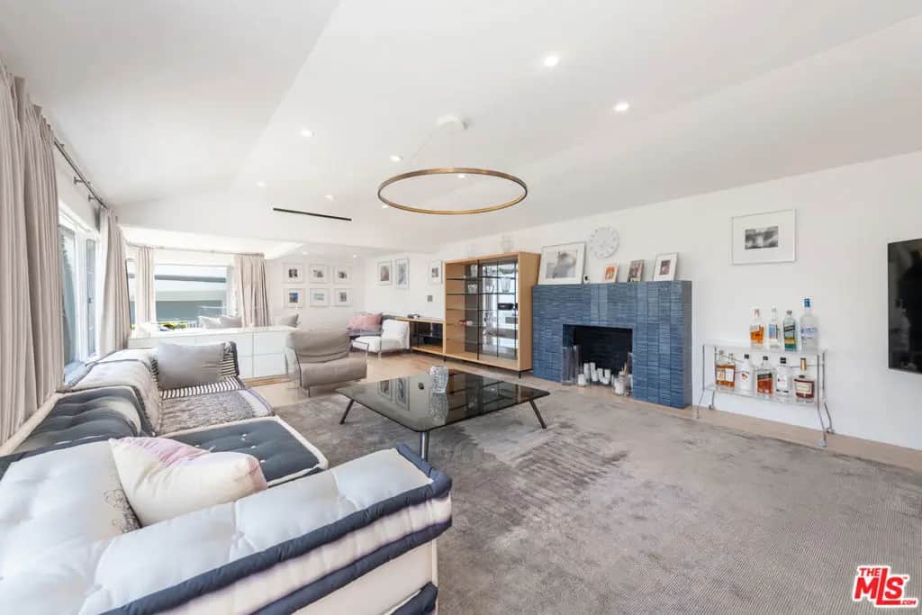 8501 Hedges Place, Los Angeles, CA — listing photo 1
