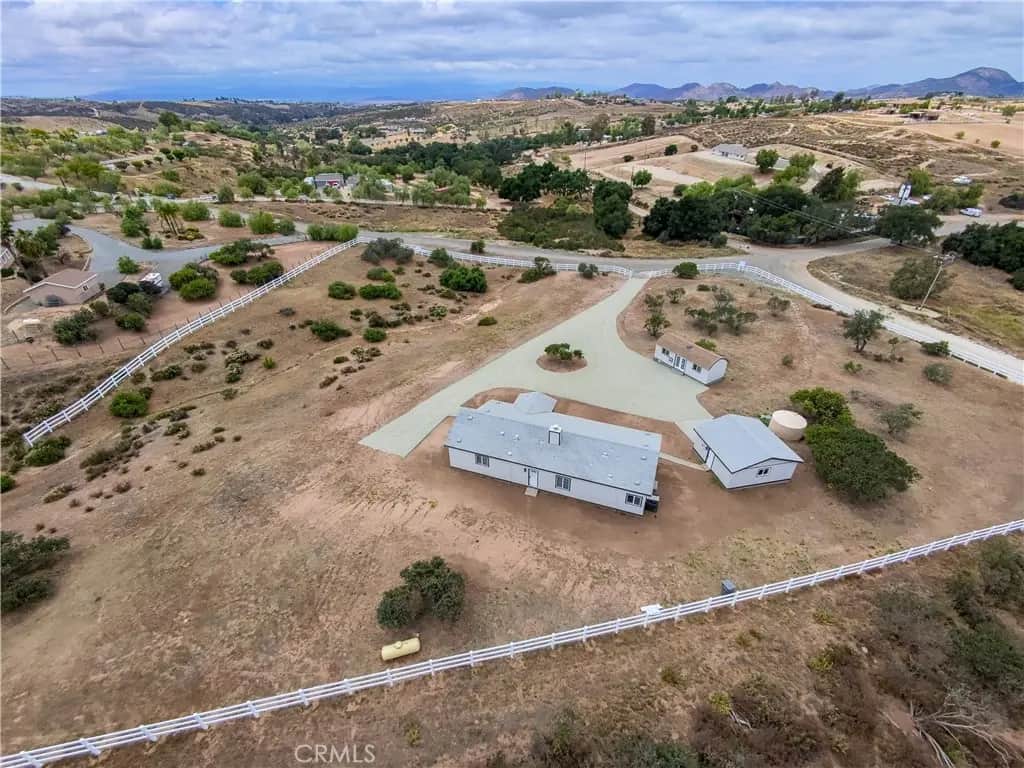 40705 Calle Vecina, Temecula, CA — listing photo 1