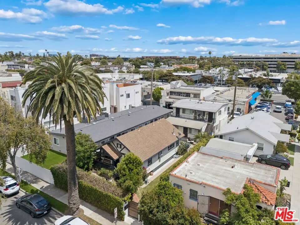 2440 Chelsea Place, Santa Monica, CA — listing photo 1