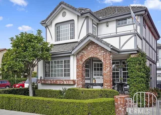 498 Park Ave, Newport Beach, CA — listing photo 1