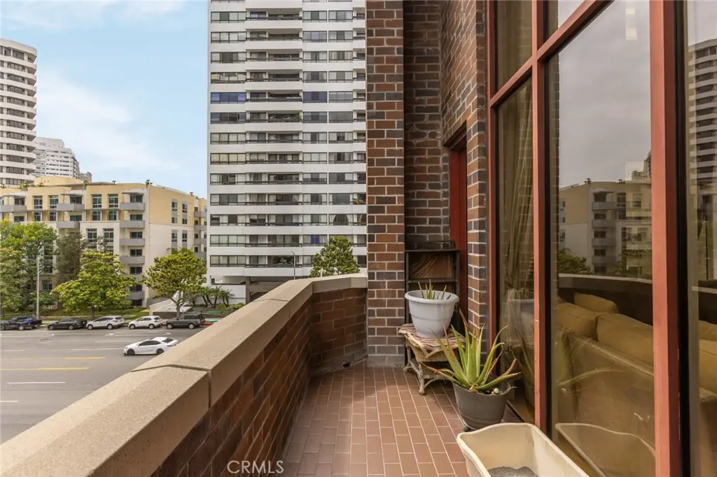 10550 Wilshire Boulevard 302, Los Angeles, CA — listing photo 1