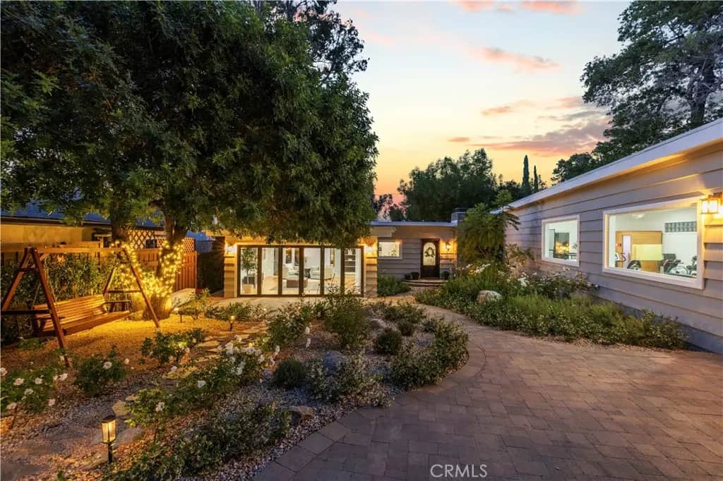 22125 Avenue Morelos, Woodland Hills, CA — listing photo 1