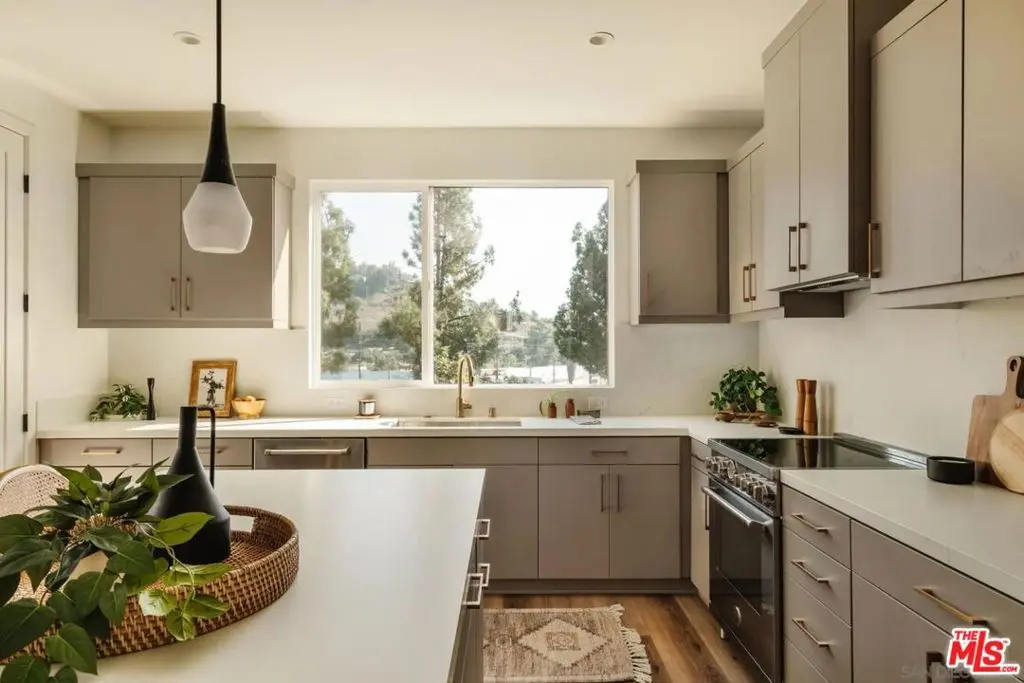 3851 N Riley Lane, Los Angeles, CA — listing photo 1