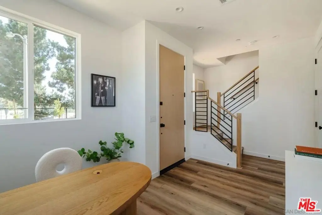 3868 N Riley Lane, Los Angeles, CA — listing photo 1