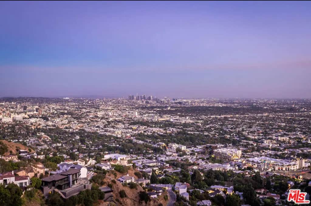 8300 Grand View Drive, Los Angeles, CA — listing photo 1