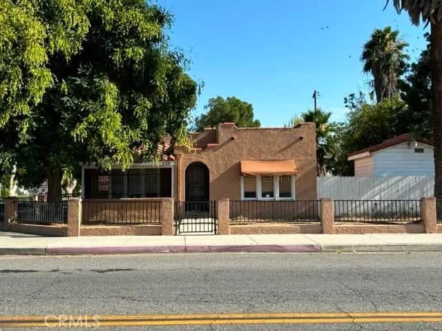 629 E Latham Avenue, Hemet, CA — listing photo 1